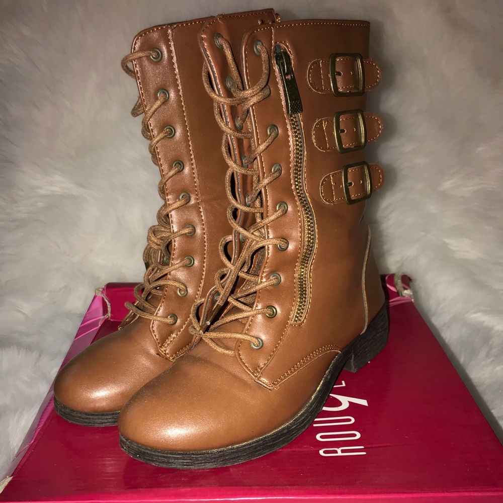 Combat tan boots